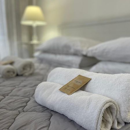 Bb Essenze Bed & Breakfast Palermo Bagian luar foto