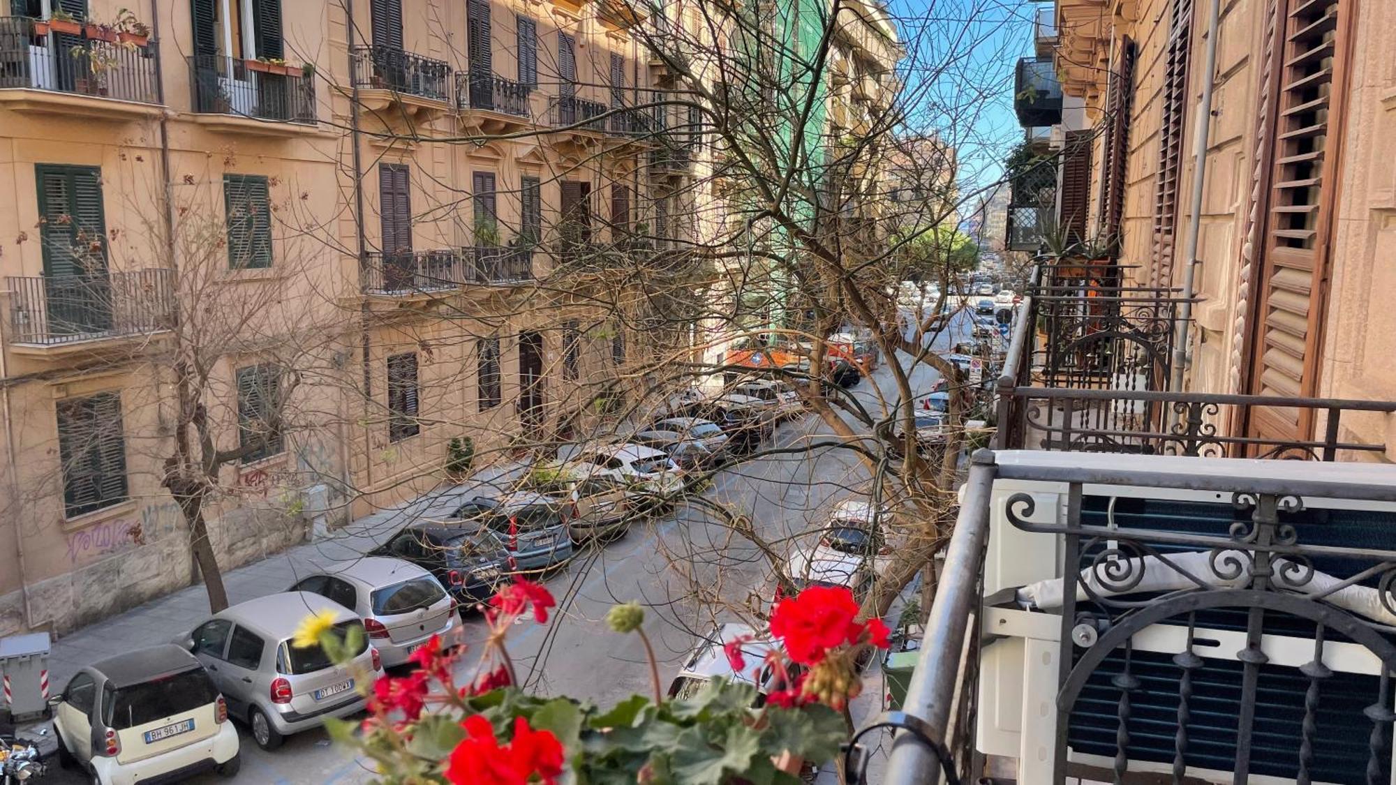 Bb Essenze Bed & Breakfast Palermo Bagian luar foto