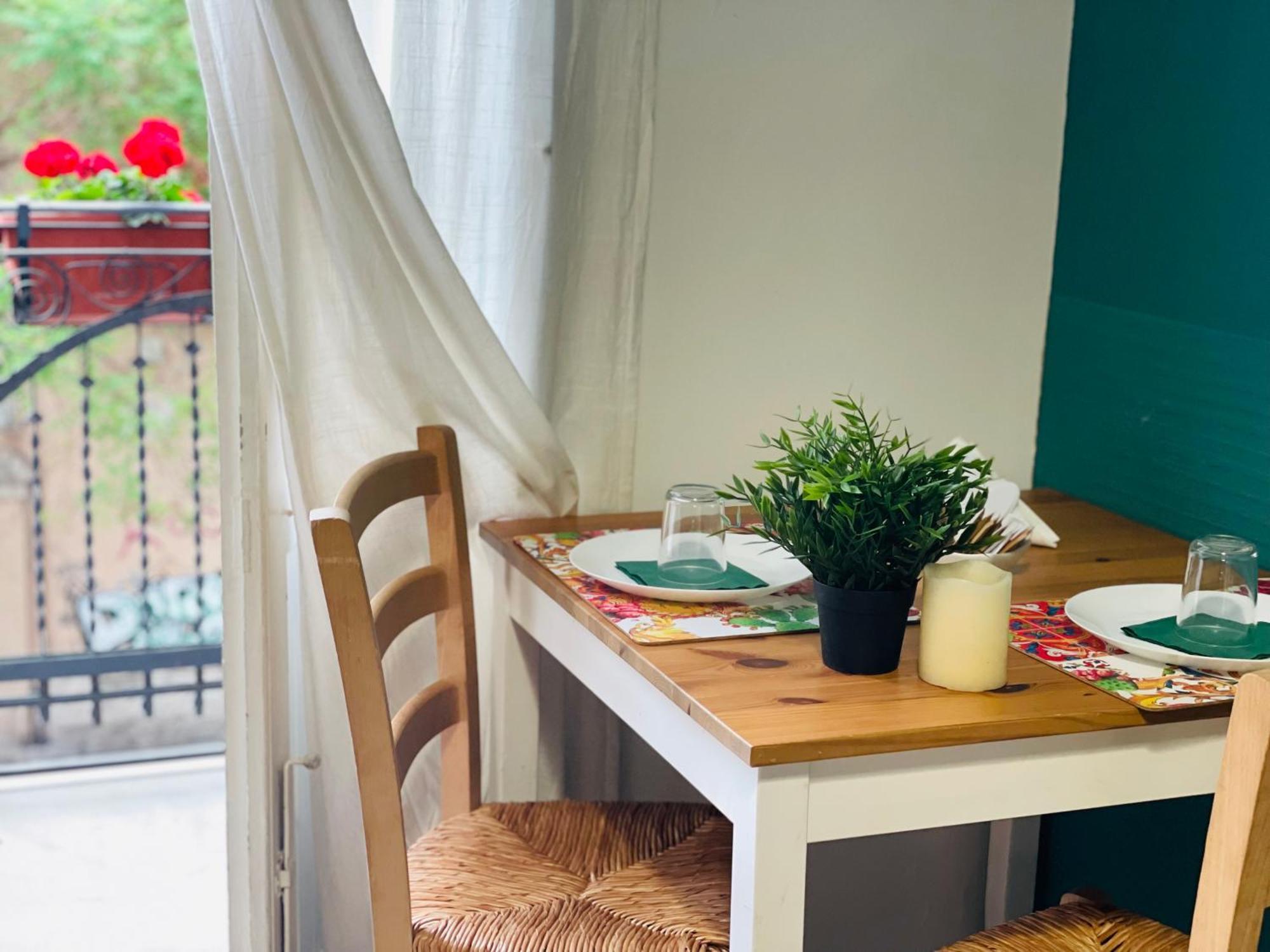 Bb Essenze Bed & Breakfast Palermo Bagian luar foto