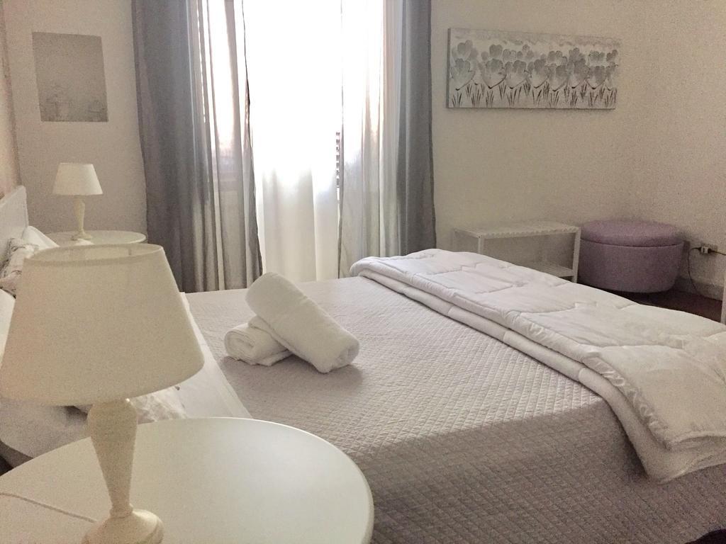Bb Essenze Bed & Breakfast Palermo Bagian luar foto