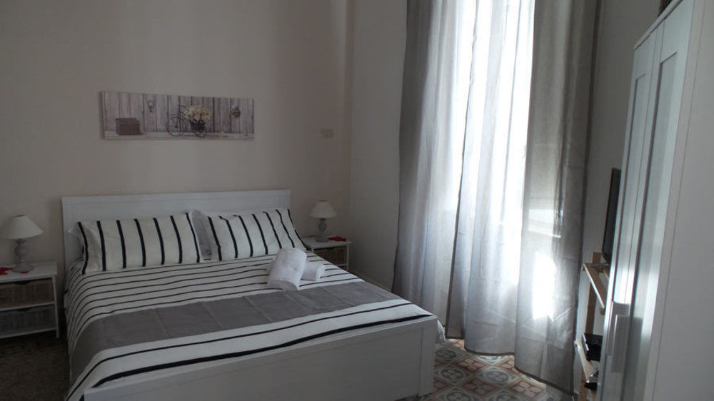 Bb Essenze Bed & Breakfast Palermo Bagian luar foto