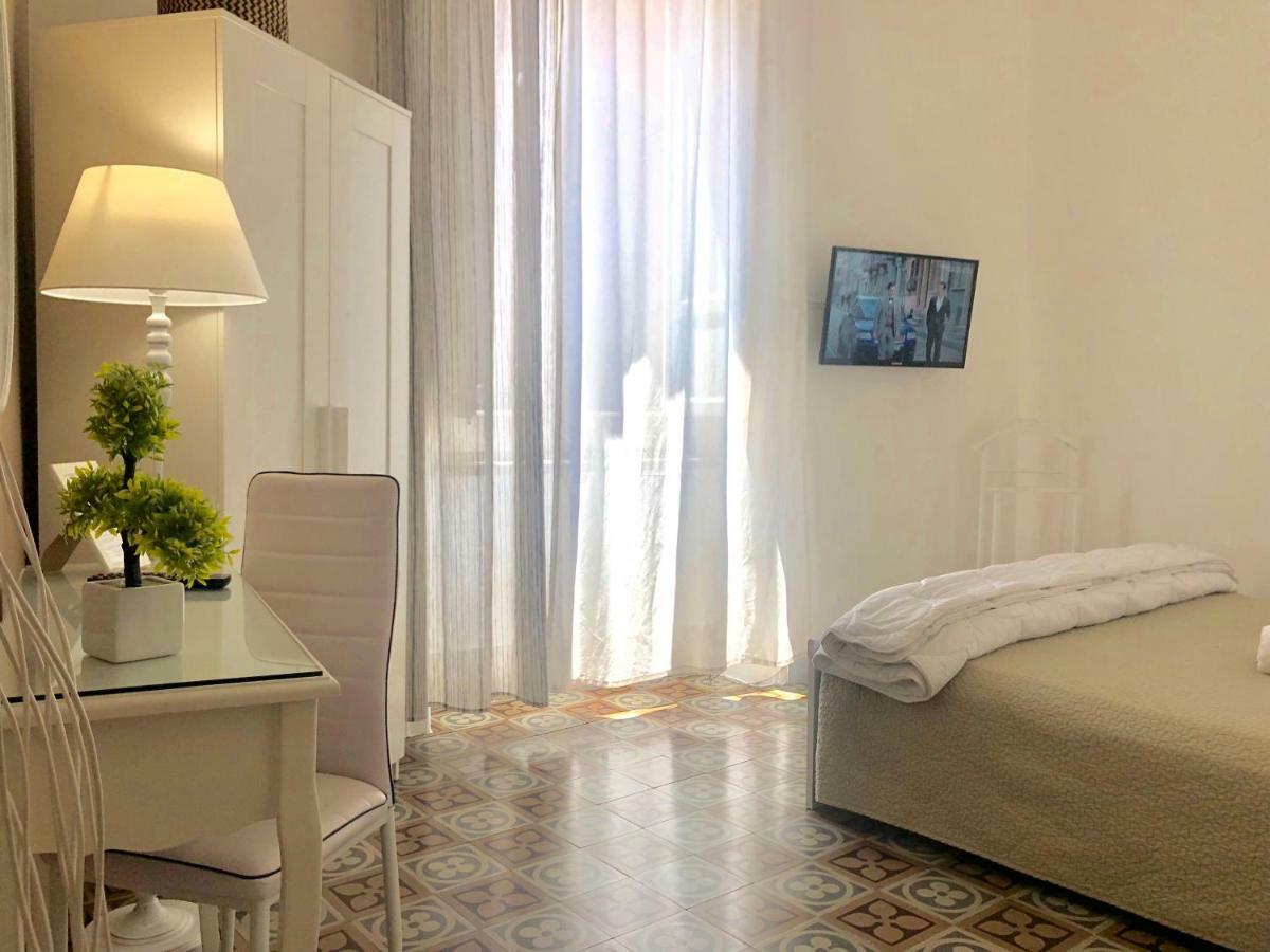 Bb Essenze Bed & Breakfast Palermo Bagian luar foto